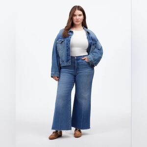 Madewell Plus Flared Wide-Leg Crop Jeans in Oneida Wash